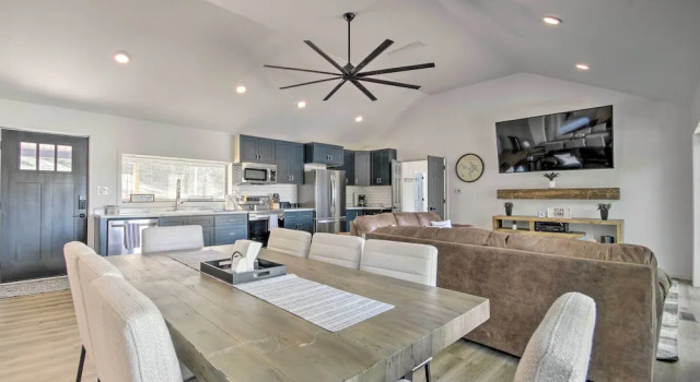 Waterfront Escape: Ozarks Home + Guest House!, Prenota Affittacamere Hotel a Missouri con parcheggio, Parcheggio