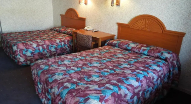 Четырёхместный номер Standard Red Carpet Inn Absecon