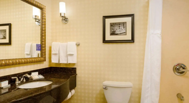 Четырёхместный номер Standard Hilton Garden Inn Cincinnati Blue Ash