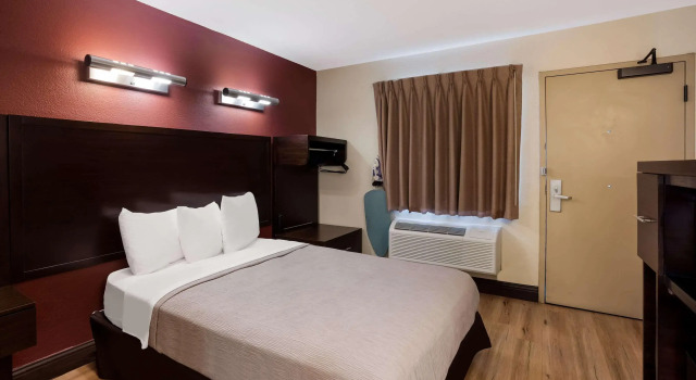 Red Roof Inn Sacramento - Elk Grove, Prenota Hotel Elk Grove California