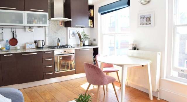 Spacious Studio Apartment In East London
