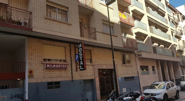 Hostal Milmarcos, Забронировать Отель Отели Сарагосы с парковкой, рядом с Музей Fuego y de los Bomberos, Парковка