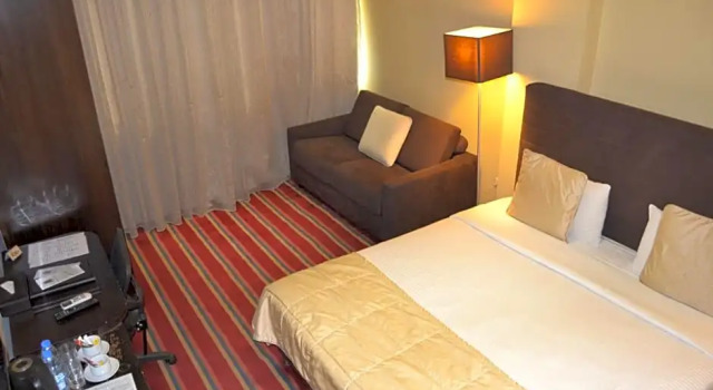 Полулюкс The J Hotel & Spa