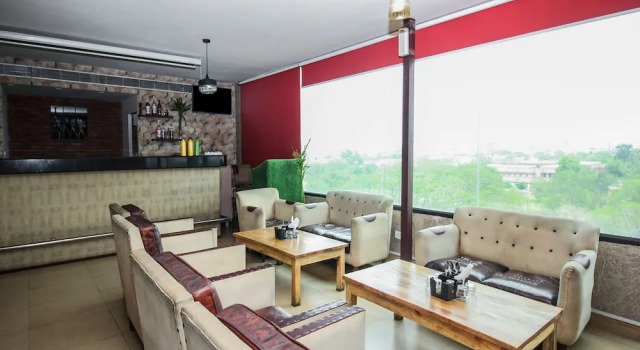 OYO 6894 Hotel White Lily, Забронировать Отель Отели штата Раджастхана с парковкой, Парковка