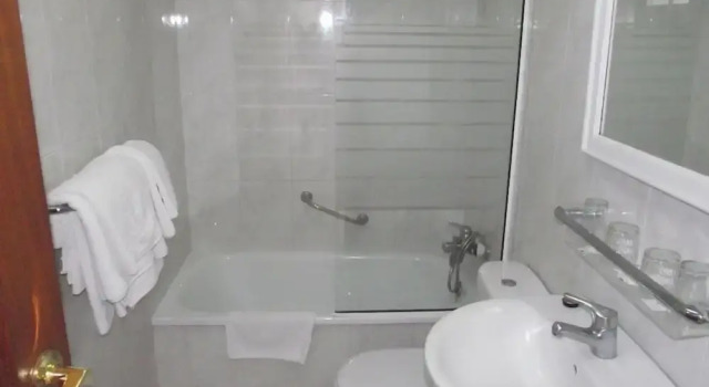 Трёхместный номер Standard с балконом Hostal Italia