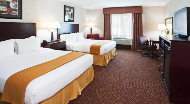 Четырёхместный номер Standard Holiday Inn Express & Suites Carrollton by IHG