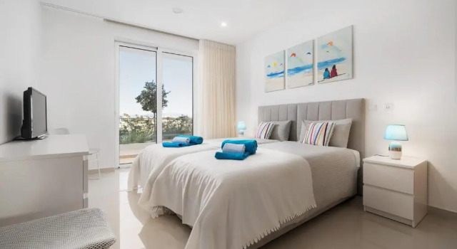 Luxury 2 Bed Apartment, Porto De Mos, 550m from Beach, Varaa Huoneisto Lagos Albufeira