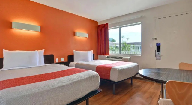 Четырёхместный номер Deluxe Motel 6 Dania Beach