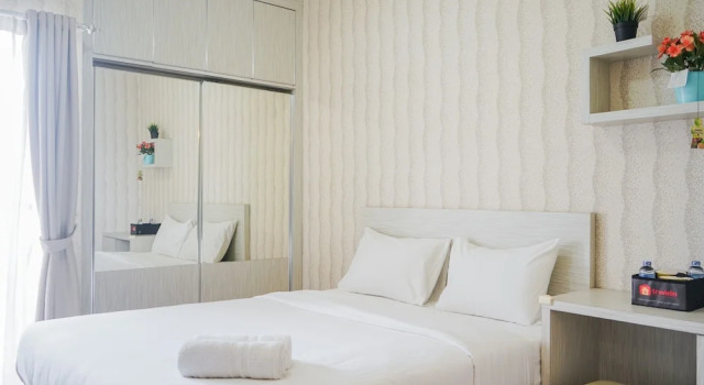 Modern and Relax Studio Room at Serpong Greenview Apartment By Travelio, Book Apartment Hotels in South Tangerang with a Pool, Swimming Pool