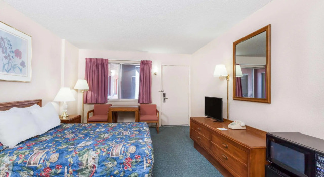 Двухместный номер Standard Days Inn by Wyndham Burns