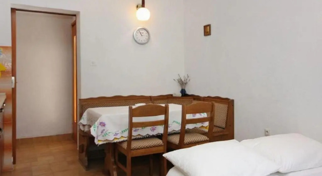 Apartment Nedjeljko - 150m from sea, Rezerwuj Apartament Hotele w Split-Dalmatia County z parkingiem, Parking