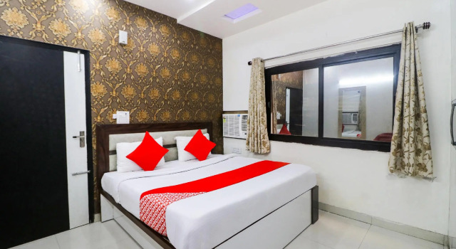 OYO 78425 Hotel Paradise, Забронировать Отель Отели Нью-Дели с парковкой, Парковка