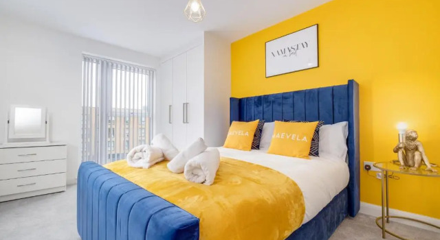 MAEVELA Apartments - Luxurious 2 Bedroom Apartment - Close to 02 Academy Birmingham - L Shape Sofa - FREE PARKING & NETFLIX - City Centre, Varaa Huoneisto Asunnot kohteessa Merseyside, Huoneisto