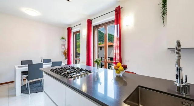 Tresa Bay House - Lugano Lake, Забронировать Апартаменты/квартира Лавена-Понте-Треза Озеро Лугано