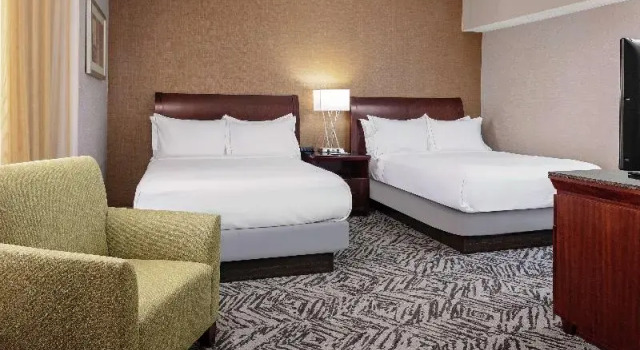 Шестиместный номер Standard DoubleTree by Hilton Hotel & Executive Meeting Center Omaha-Downtown