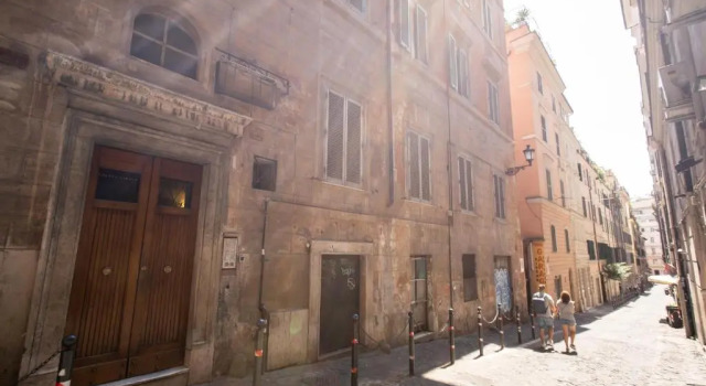 Апартаменты Holiday Apartment Bernini Near The Trevi Fountain - 4 Bedroom