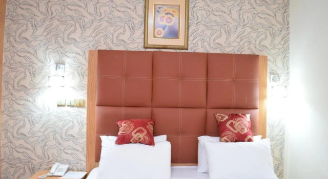 Chariot Hotel