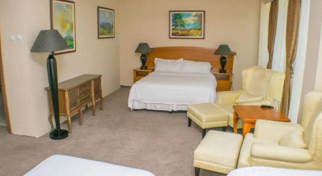 Трёхместный номер Standard Hotel Feni