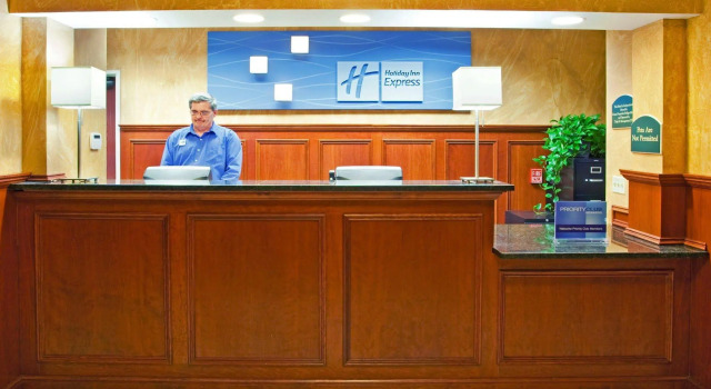 Holiday Inn Express Pittsburgh-Bridgeville, Rezerwuj Hotel Bridgeville Pensylwania