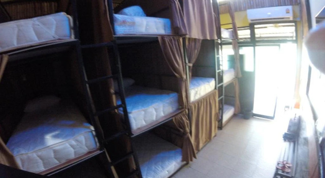 Coma Hostel and Travel Agency(โคมา เลาจน์ แอนด์ โฮสเทล)