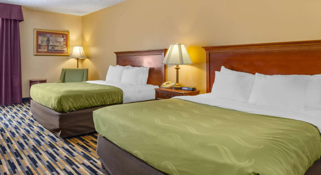 Четырёхместный номер Standard Quality Inn near Martinsville Speedway