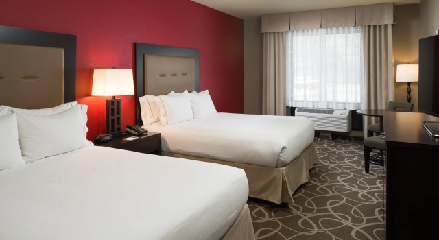 Четырёхместный номер Standard Holiday Inn Express Klamath - Redwood Ntl Pk Area by IHG
