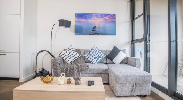 Bright & Modern! 2bed 2bath APT With Parking