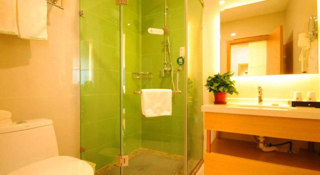 Люкс с красивым видом из окна GreenTree Inn Langfang Bazhou City Tangeerli Town Spa Business Hotel