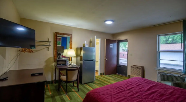Номер Deluxe Budget Host Inn