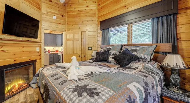 1 Mi to Dtwn Gatlinburg: Hot Tub Haven in Smokies!