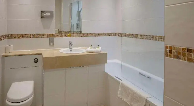 Четырёхместный семейный номер Standard Best Western Heath Court Hotel