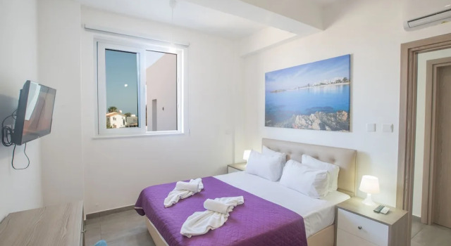 Villa Prpo490a, Stunning 5bdr Protaras Villa With Pool, Close to the Beach, Boek Villa Hotels in Protaras met parkeren, in de buurt van Neolithic Settlement, Parkeren