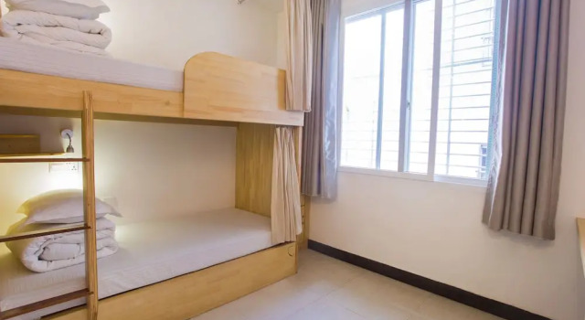 Кровать в общем номере Wada Hostel in Yangshuo