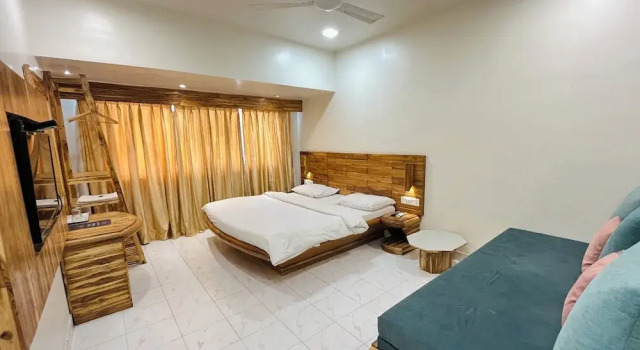 Четырёхместный номер Executive Hotel Shripad