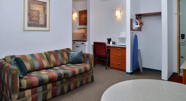 Canadas Best Value Inn & Suites - Lethbridge, Rezerwuj Mini-hotel Hotele w Southern Alberta z parkingiem, Parking