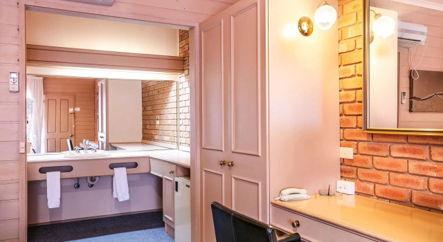 Standard quadruple chambre Quality Inn Colonial