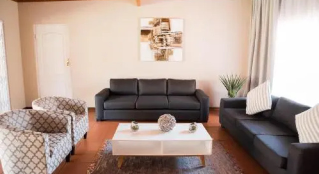 Cosy Menlyn Maine Appartment @ 201 J