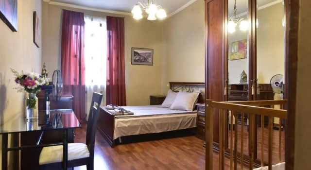 Tbilisi Art Apartment, Забронировать Апартаменты/квартира Мтацминда Тбилиси, рядом с Тбилисский театр оперы и балета