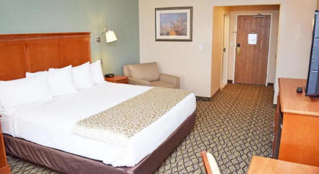 Номер Standard с балконом и с видом на озеро Beachfront Hotel Houghton Lake