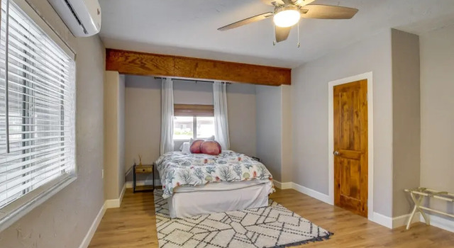 Palm Desert Home w/ Pool, Near Shops on El Paseo!, Забронировать Отель Отели Палм-Дезерт с парковкой, рядом с Парк Палма-Виллидж, Парковка