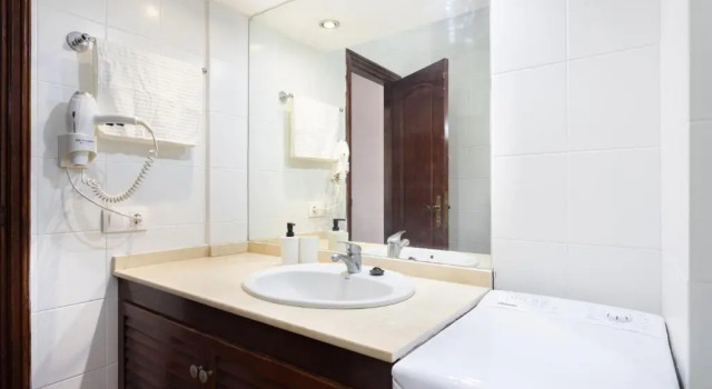 Oceanfront Tenerife South Abatros 214B, Забронировать Отель Отели Сан-Мигель-де-Абона с завтраком, рядом с Playa Amarilla, Завтраки