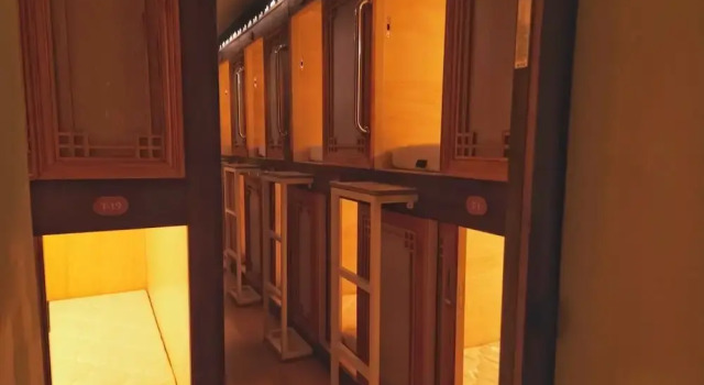 Cama en dormitorio compartido (dormitorio compartido masculino) 82 Capsule Hotel