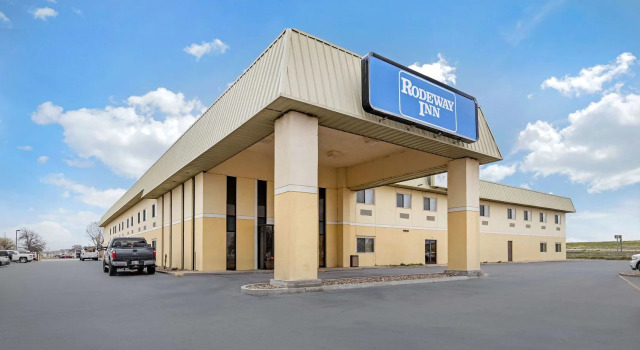 Hutchi Bell, Book Hotel South Hutchinson Kansas