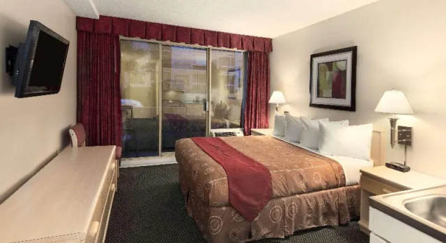 Двухместный номер с балконом Travelodge by Wyndham Nanaimo