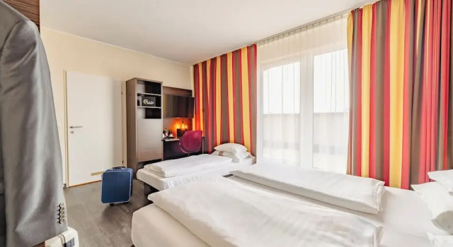 Трёхместный номер Standard PLAZA INN Graz City
