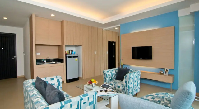 Полулюкс с балконом Hotel J Residence Pattaya