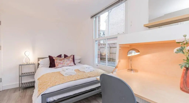 Oxford City Centre apartment with parking!