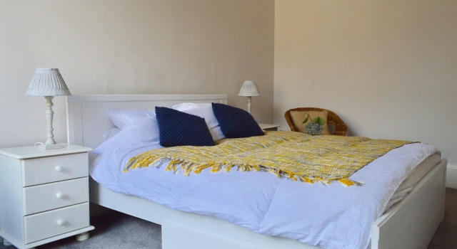 Spacious 3 Bedroom West End Flat, Забронировать Отель Отели Эдинбурга 3 звезды, рядом с Dean Village, 3*