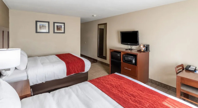 Четырёхместный номер Comfort Inn Waukesha - Milwaukee West