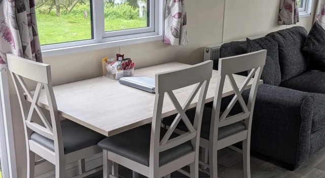Static Caravan 2 Bed Sleeps 6 Overlooking Water, Book Feriehus Northampton 